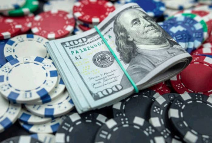 The Psychology of Luck in Online Casino Games: How Beliefs Impact Performance